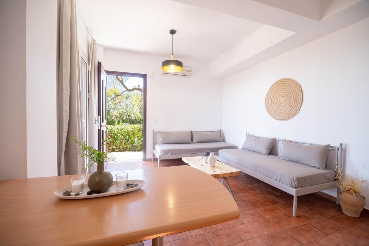 Christoforos Apartments Lourdata  Luaran gambar
