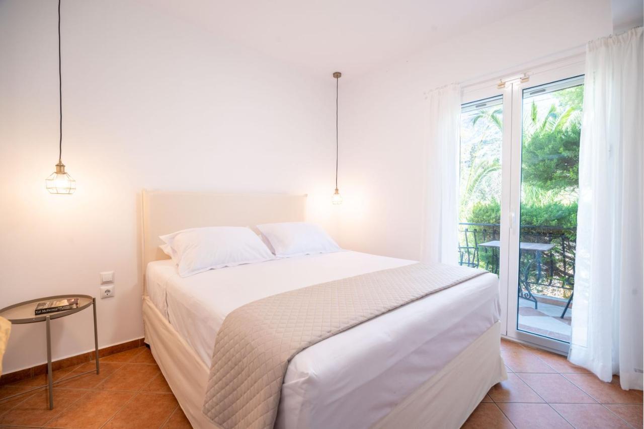 Christoforos Apartments Lourdata  Luaran gambar