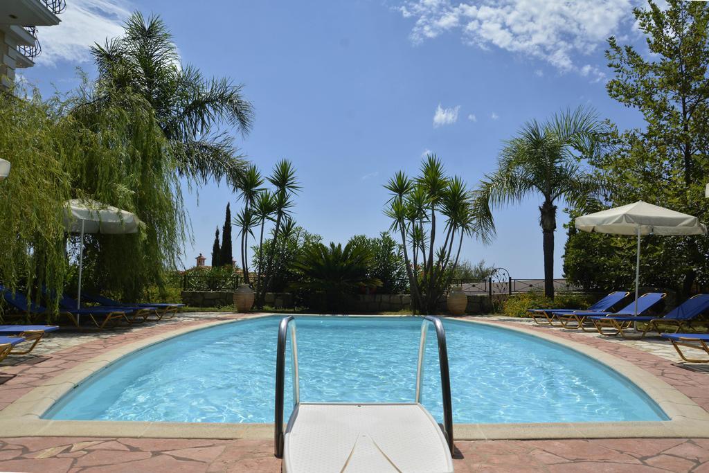 Christoforos Apartments Lourdata  Luaran gambar