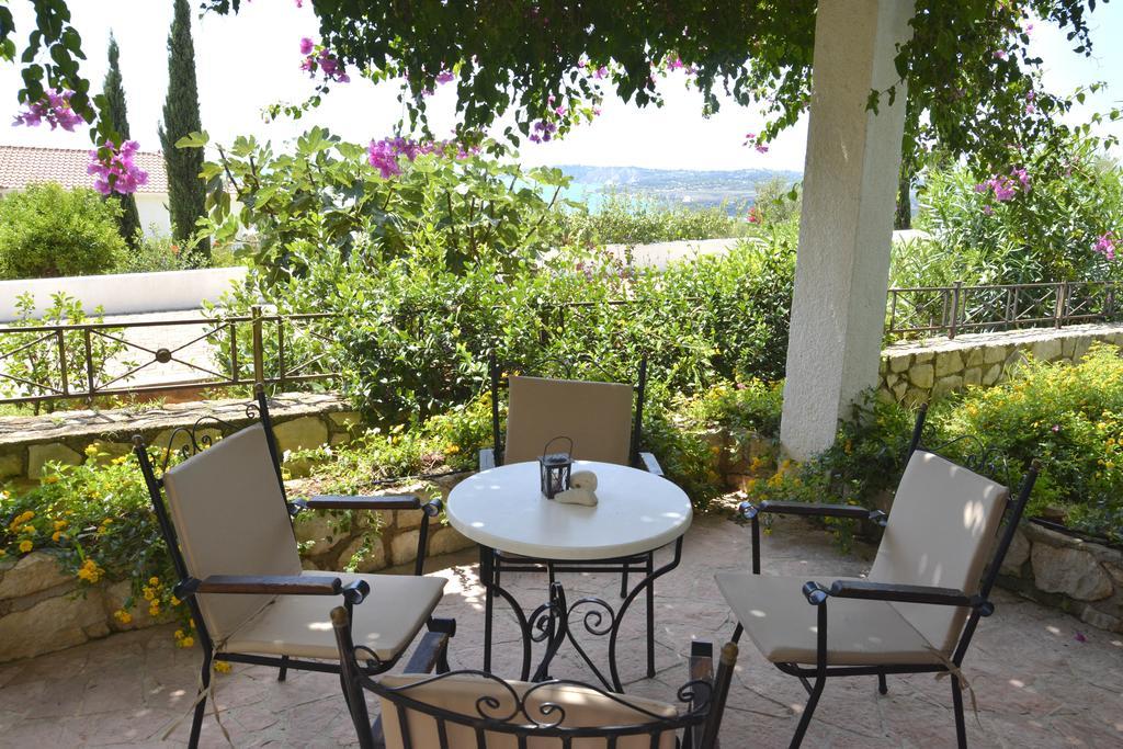 Christoforos Apartments Lourdata  Luaran gambar